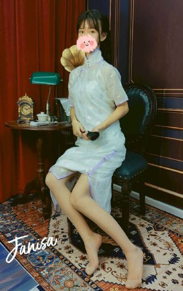 校花被两根粗黑来回进出视频_BD免费观看超清