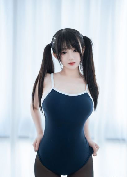办公室秘书掀裙子打屁股小说_超清在线手机播放