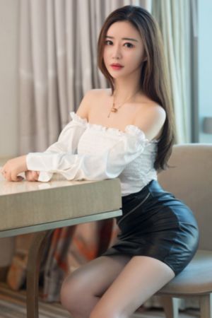 公主被两个侍卫灌满h_蓝光免费播放