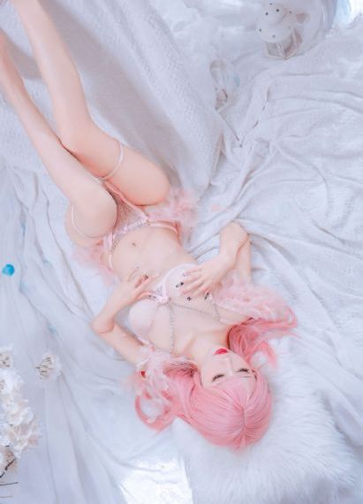 帮女孩子换衣服的笑话_1080动漫免费观看