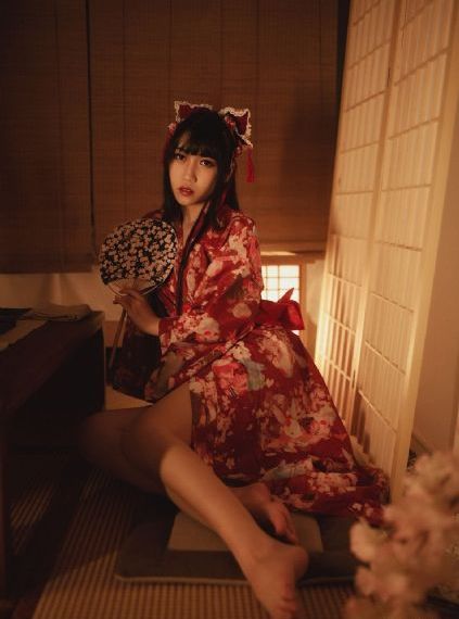 挽起裙子迈开腿坐上去c黄_4K手机在线观看